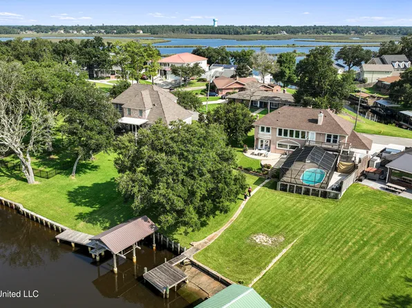 2509 S Shore Dr, Biloxi, MS 39532