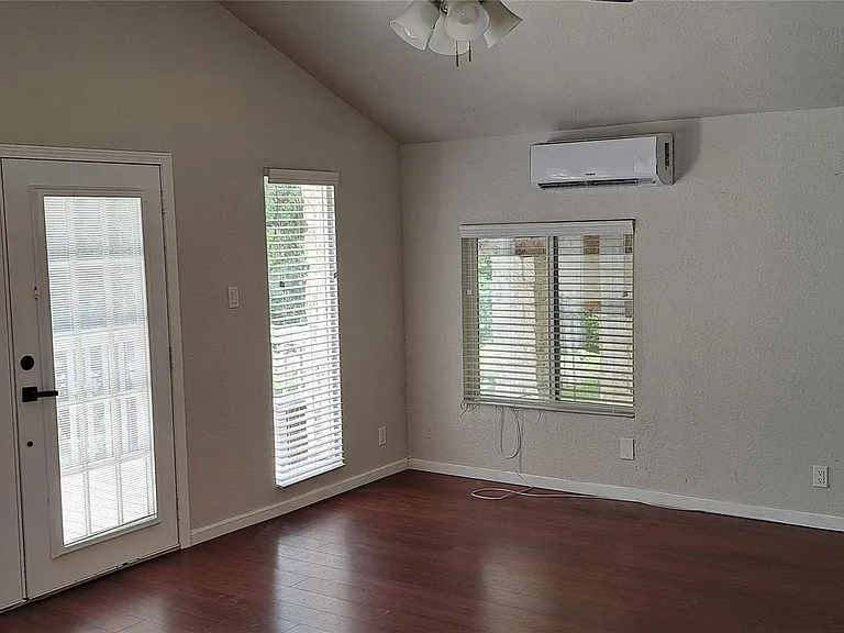 2200 Downing Ln — Photo 24