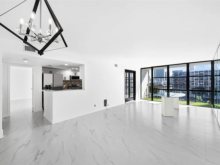 800 Parkview Dr #718 — Photo 10