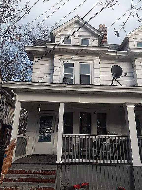 230 Hillcrest Ave photo 1