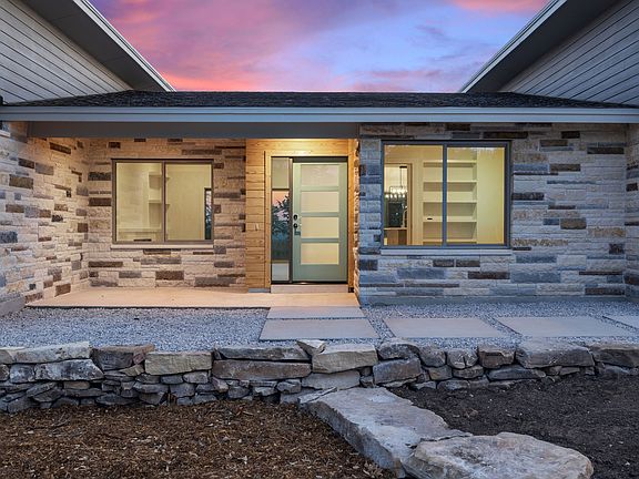 3rd image of 7804 Dakota Cir