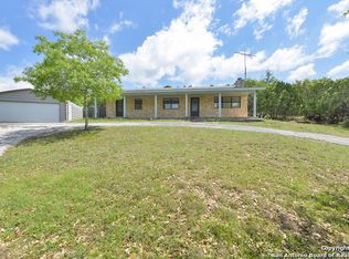 305 N Pleasant Valley Dr, Boerne, TX 78006