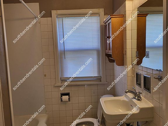 4th image of 1422 College St