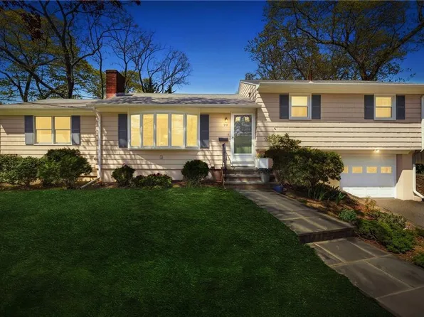 99 Terrace Dr, East Greenwich, RI 02818