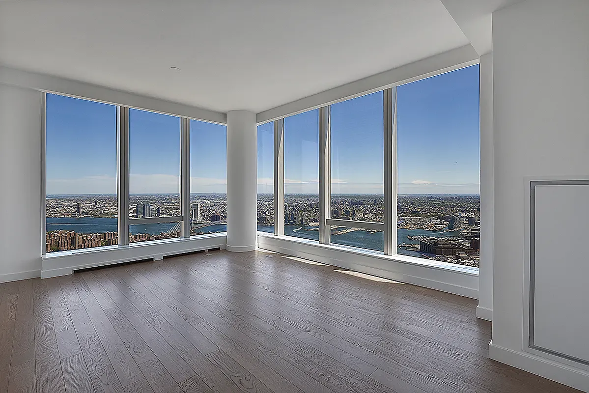 1 Manhattan Square — Photo 1