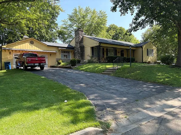 105 Oakhill Downs St, Farmington, MO 63640