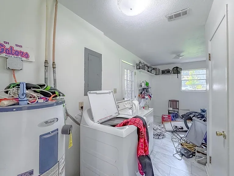 2034 Harriet Dr — Photo 32