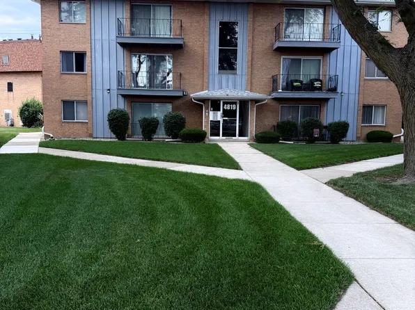 4819 W 109th St APT 204, Oak Lawn, IL 60453