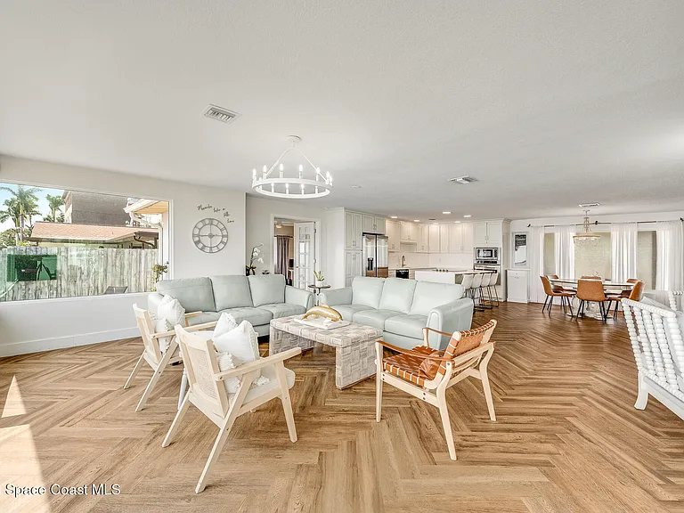 1110 S Banana River Dr — Photo 41