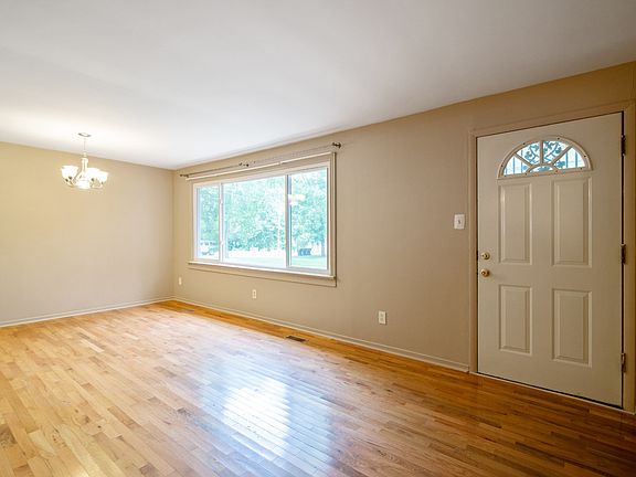 4th image of 136 Dellway Dr