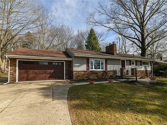 3rd image of 818 Locust Dr