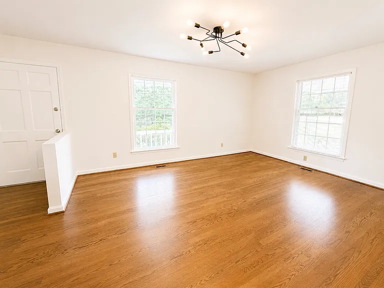 2312 Sierra Dr — Photo 6