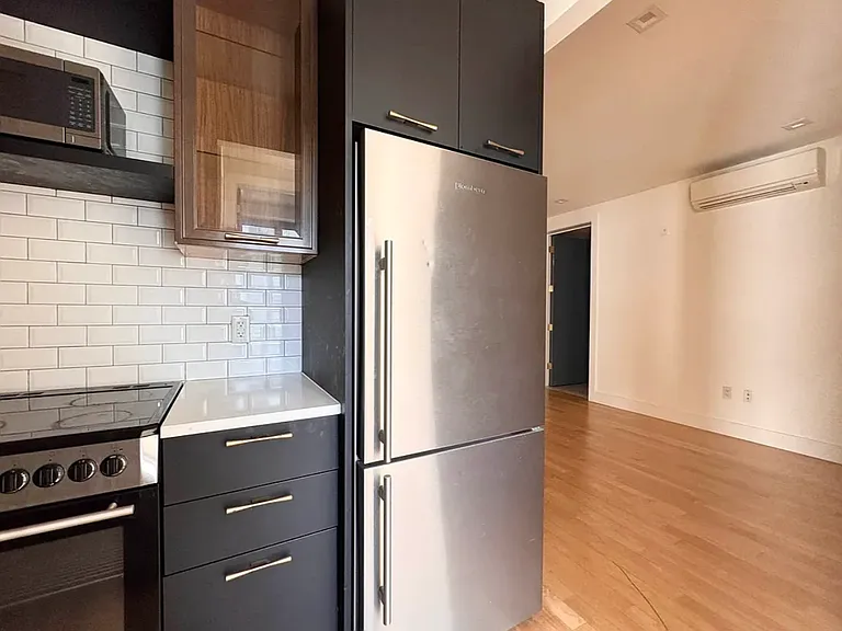 709 Hart St #2G — Photo 6
