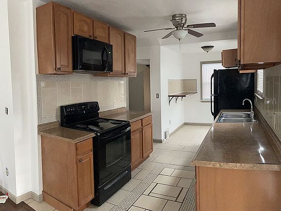 Eat in kitchen breakfast bar