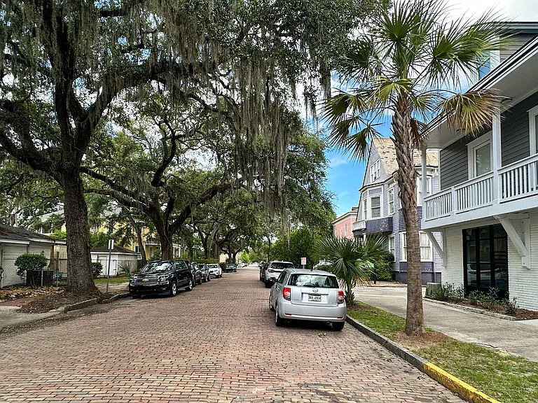 1415 Abercorn St — Photo 2