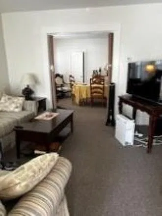 2 bed, 1000 sqft, $1,600 — Photo 4