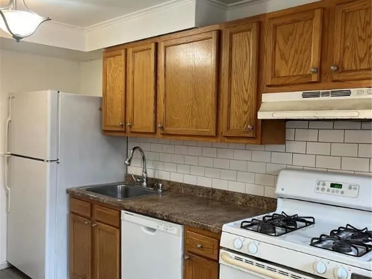 813 W Emaus Ave — Photo 5