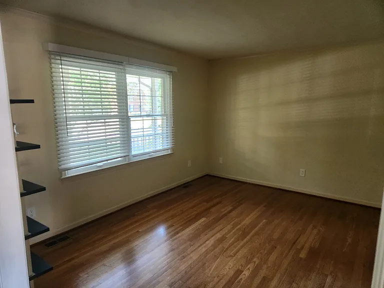2209 S Pastures Ln — Photo 5