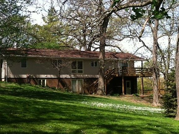 2nd image of 204 Oakwood Pl