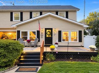 415 Leon Rd, Walled Lake, MI 48390