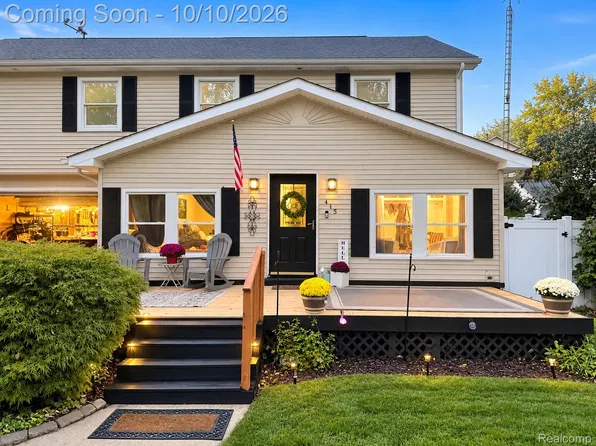 415 Leon Rd, Walled Lake, MI 48390