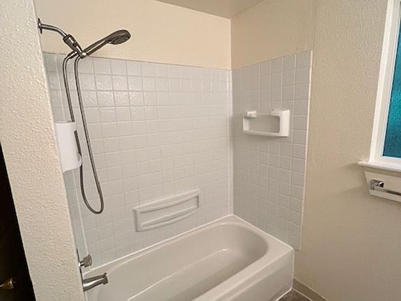 5th image of 15618 94th Avenue Ct E