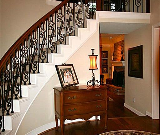 Hardwood entranceway.