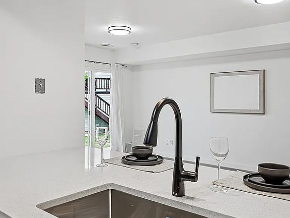 4th image of 3790 Iris Ave
