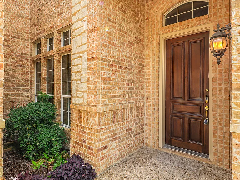 5619 Travis Dr — Photo 3