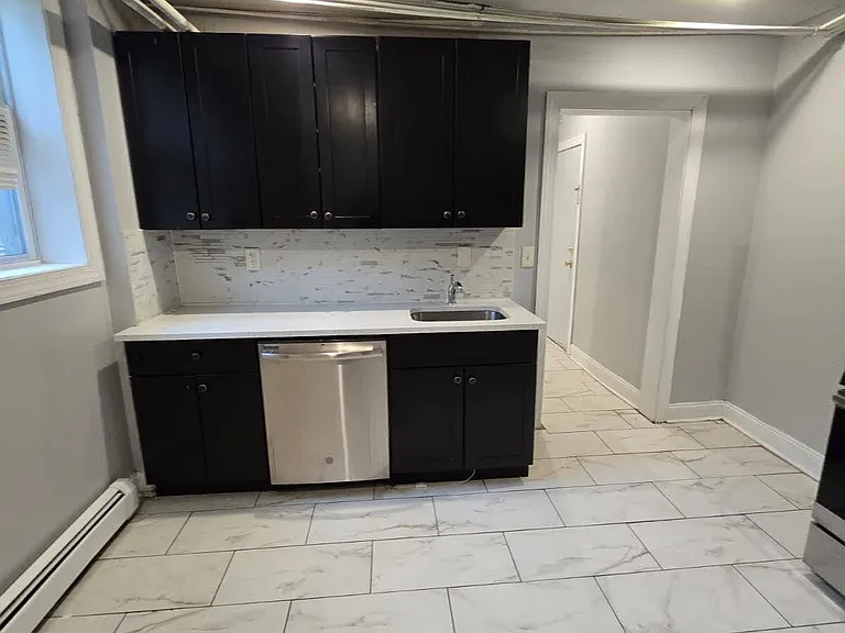 204 Bidwell Ave #1R — Photo 3