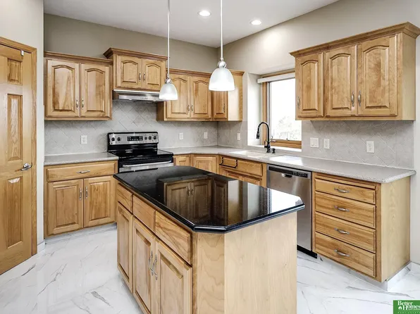 2004 Longview St, Papillion, NE 68133