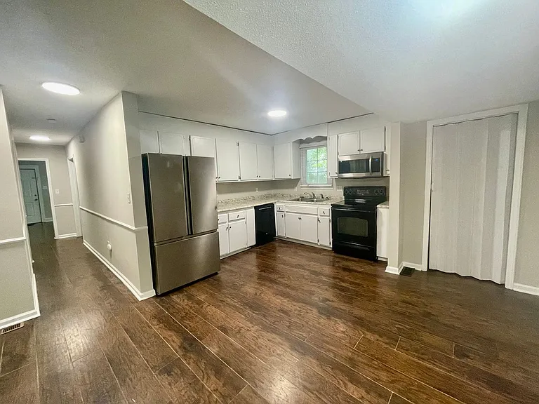 216 W Lee Ave — Photo 11