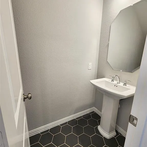 3905 Lady Bettye Dr — Photo 9