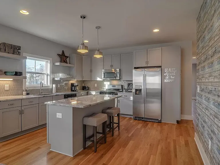 1411B Arthur Ave — Photo 22