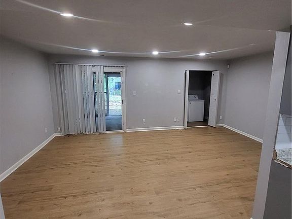 3rd image of 5612 Banbury Ct