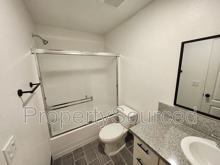 934 W Alameda St #A — Photo 6