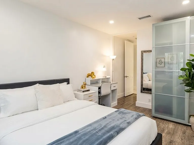 5657 Wilkinson Ave — Photo 16