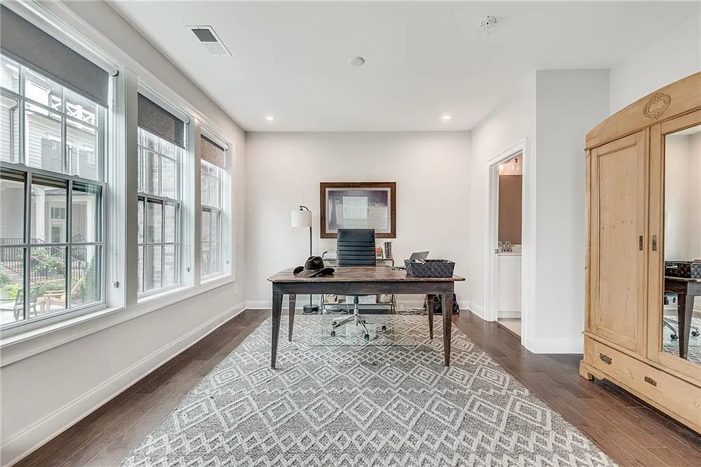 4 bed, 4.5 bath, 3137 sqft, $5,700 — Photo 2