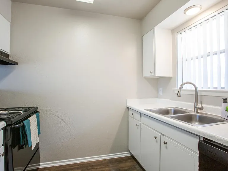 Wellington Estates — Photo 15