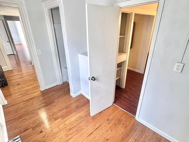 501 W Allen St — Photo 8