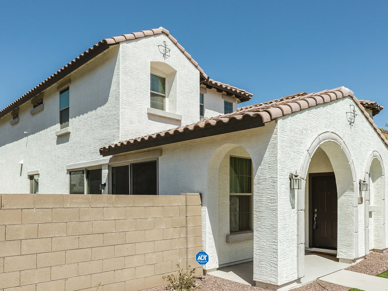 3 bed, 1692 sqft, $2,400 — Photo 2