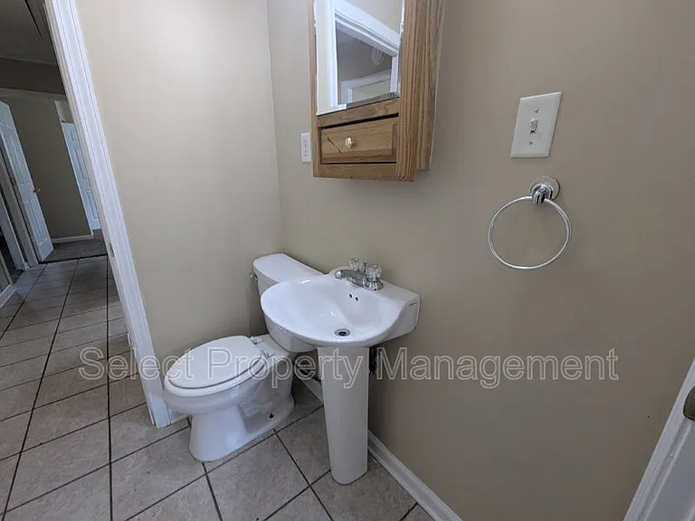 926 Houston Dr — Photo 8