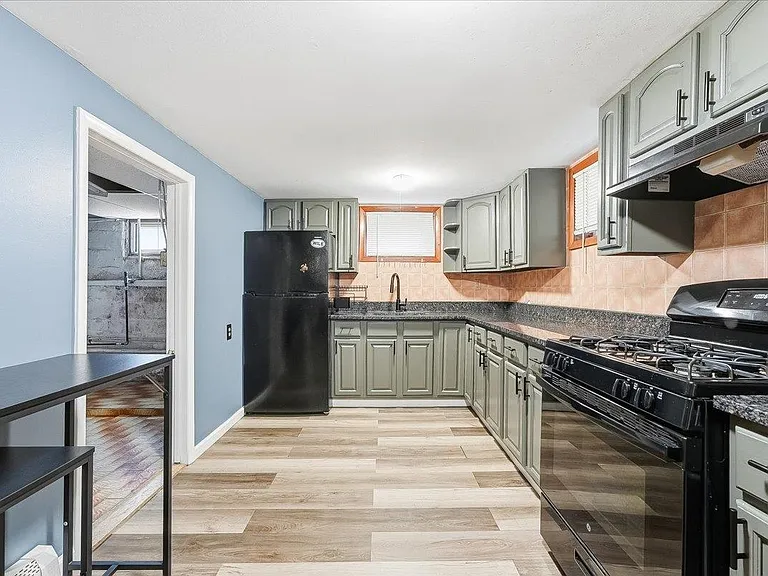 169 Zabriskie St #1 — Photo 26