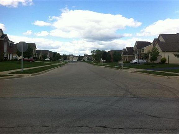 4th image of 7544 Milford Ave