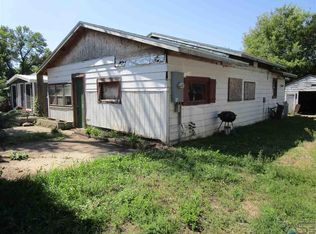 6107 Village Rd, Madison, SD 57042