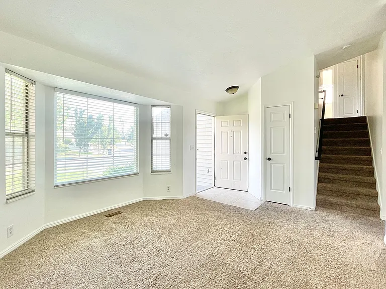 617 E Orangewood Ln — Photo 4