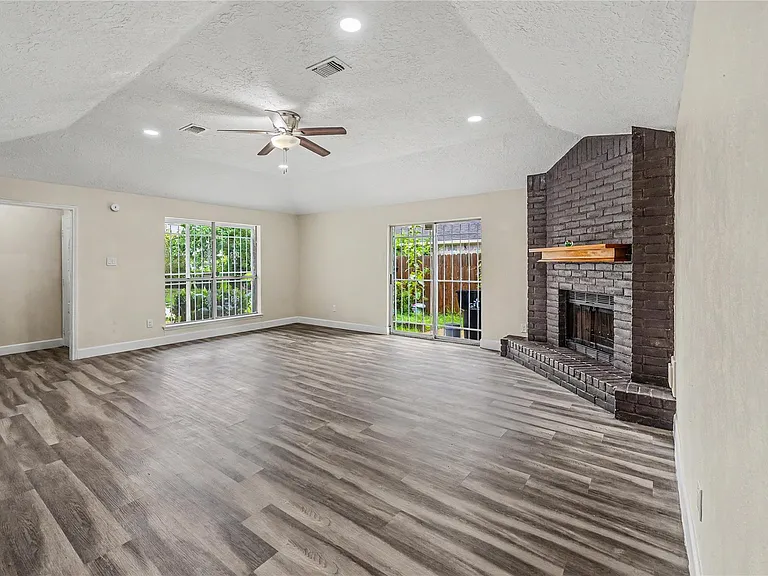 7907 Chancel Dr — Photo 10