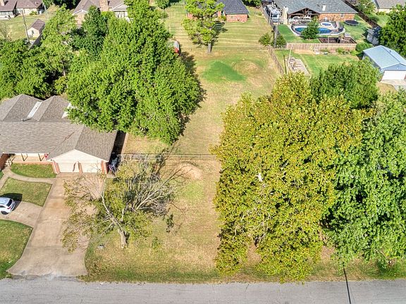 5th image of 1325 N Valley View Dr