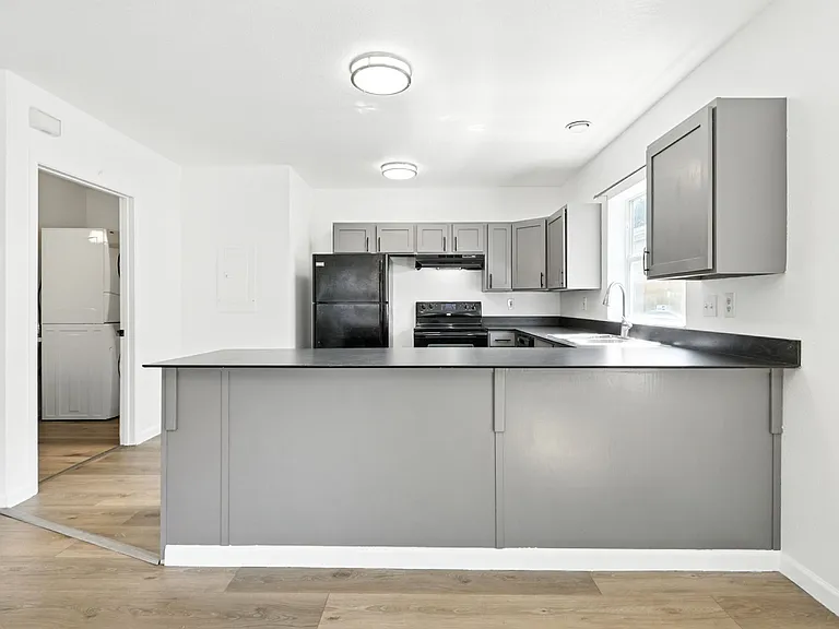 10033 N Lombard St — Photo 12