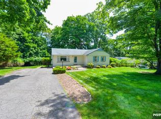 51 Charwalt Dr, Hawthorne, NJ 07506